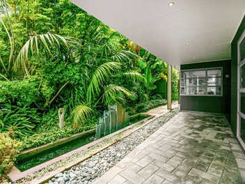 MODERN EXECUTIVE RETREAT