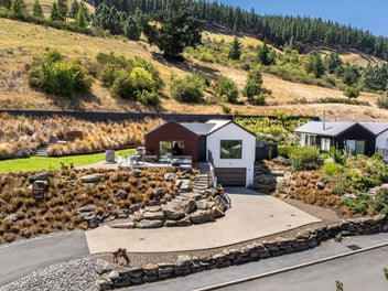 STUNNING OUTLOOK AND LOCATION