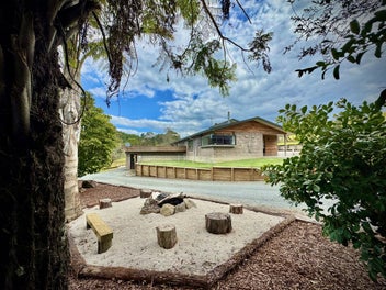 Lifestyle Retreat – 4.99ha with Stunning Views