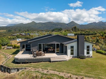 Stunning Lifestyle Property, With Income!