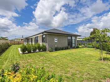 4 Bedrooms, 2 Ensuites! Near New Build!