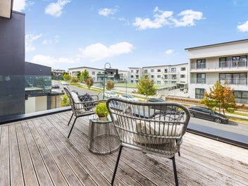 Easy care with Modern Flair in Top School Zones