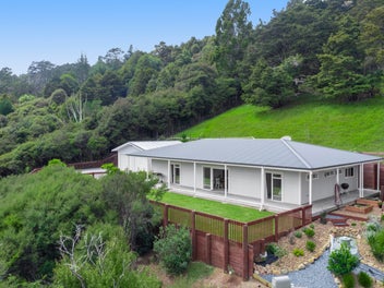 Your Private Oasis Awaits - Modern Family Home