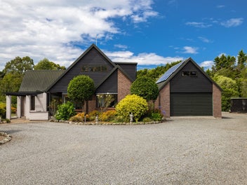 Must Sell - 1.4ha Lifestyle Gem!