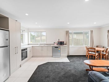 * UNDER OFFER * This has Gotta Go! What Would You