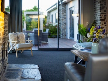 This stunner must go