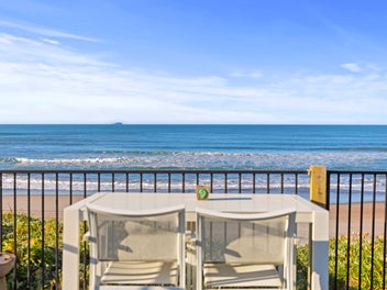 BEACHFRONT FOR CHRISTMAS