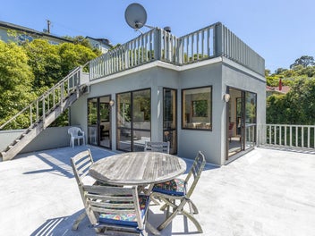 ELEVATED LIVING WITH STUNNING PLIMMERTON VIEWS!