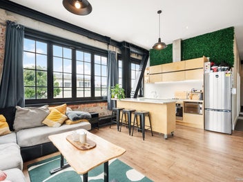 New York Loft-Style Apartment