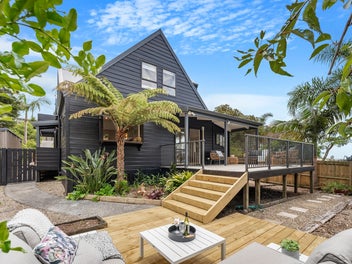 Sea Views, Sunshine, Seclusion & Space