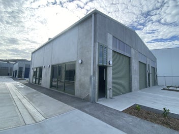 Image 1 of 7