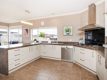 Price reduced - vendors committed elsewhere