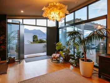 Modern Elegance-Stunning Mountain and lake views