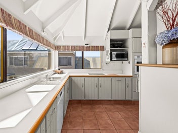 A whole lot of house - unbeatable value!