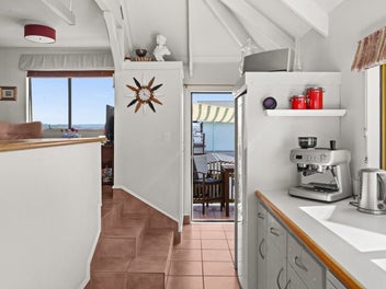 Substantial family home – enjoy sea views!