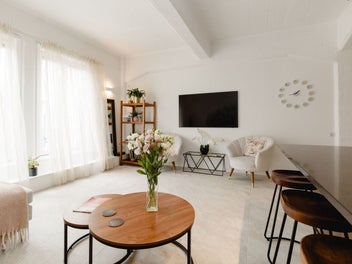 STLYISH CITY APARTMENT!