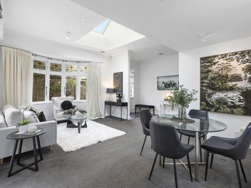 RENOVATED MT VIC CHARM WITH GARAGE