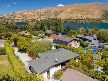 Idyllic Location, Metres From The Lake