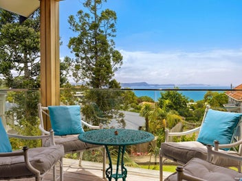 Stylish Entertainer With Sea Views