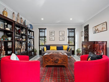 Stylish Spacious & Sunny Family Home