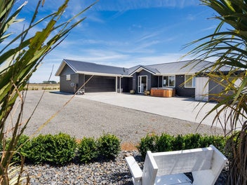 Modern Lifestyle Living with Space & Privacy
