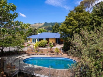 Idyllic retreat on Richmond's edge