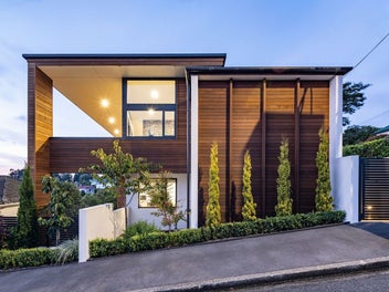 Roslyn: Sophistication - exceptional garaging