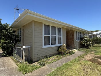 Image 1 of 7