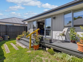 Single-Level Post-Quake Townhouse