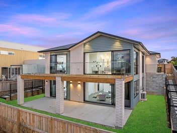 Lucky 8 Modern Beach Lifestyle!
