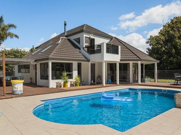 Luxury Living with Serious Shed Space