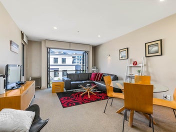 Exceptional Viaduct Living!