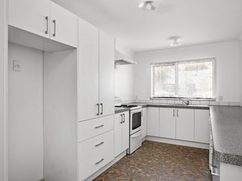 EASY LIVING ON ARONUI