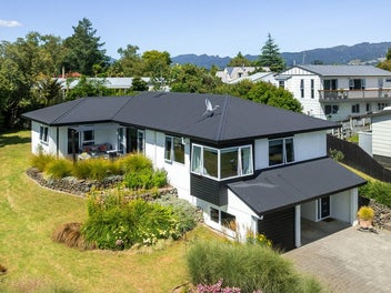 Water Views, Indoor-Outdoor Living