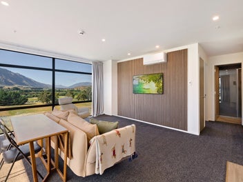 Executive Living in the Heart of Frankton
