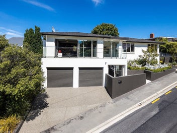 Stunning view, style & comfort - Roslyn
