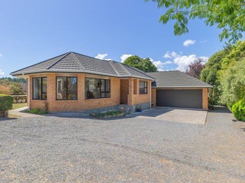 Rural Living, Vendors want this SOLD.