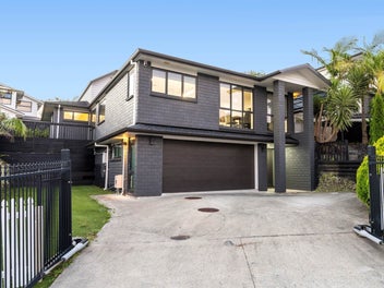 Fabulous View-Delightful Family Home