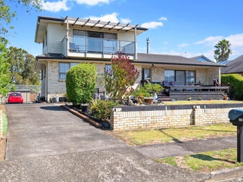 Bargain in Clarks Beach - Call Now !
