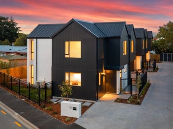 Effortless Living in City-Fringe Location