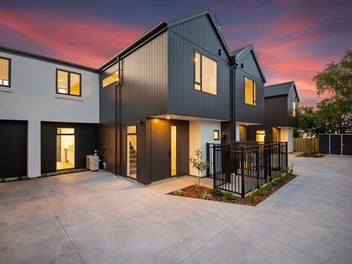 Effortless Living in City-Fringe Location
