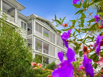 Stylish, Secure and Supurbly Located Apartment