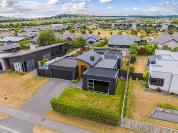 Beaut Location, Beaut Views, Beaut Home