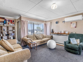 Great First Home or Investment!