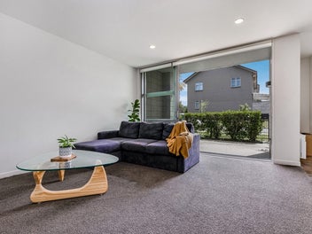 Upmarket Garden Apartment