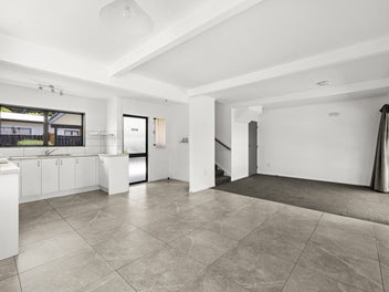 Parkvale Pleaser –Superb Location