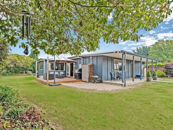 Lauriston Country Living!
