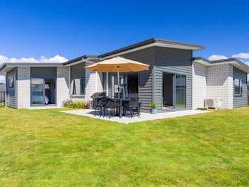 Modern Comfort & Easy Living in Nga Roto Estate