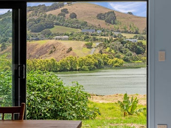Waterfront, Bespoke Shed House!