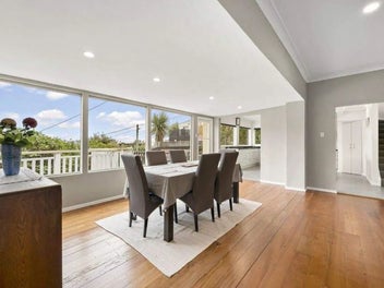 Act Fast! Sea Views, Beach, Cafes & Ferry
